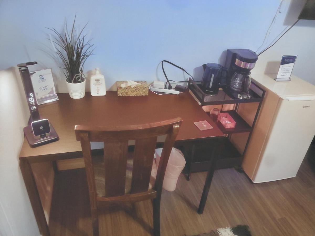 Booking - Conrad -Single Room - Self Check-In Гатино Екстериор снимка